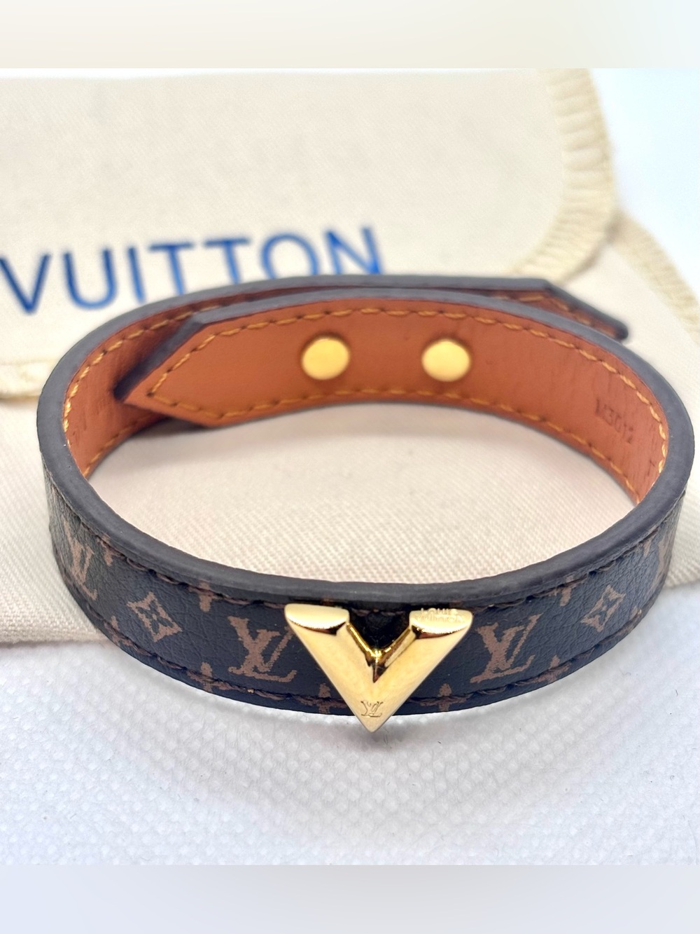Louis Vuitton Essential V Monogram Leather Bracelet Size 17